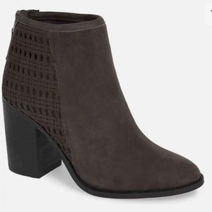 STEVE MADDEN REVELATION BOOTS - SIZE 8